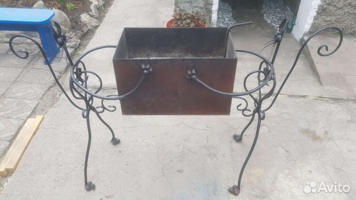 Кованый мангал, дровишница, столешница