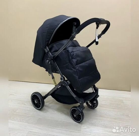 Прогулочная коляска б/у почти новая