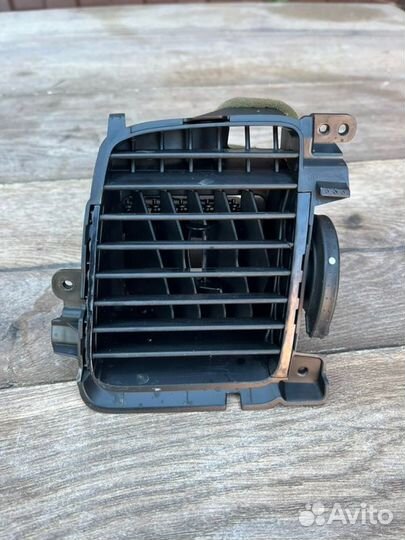 Дефлектор левый Honda Civic 4D 1.3 2008