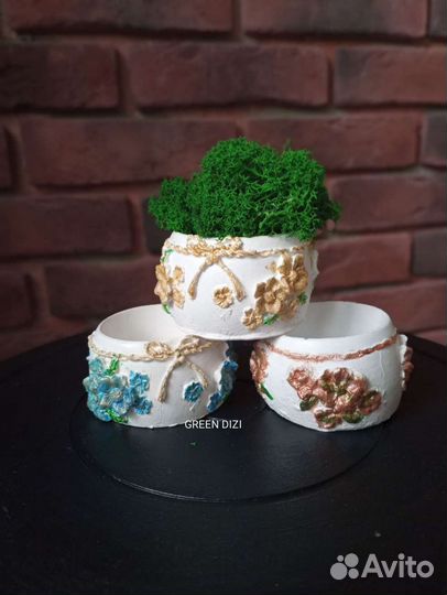 Горшок и мох для декора