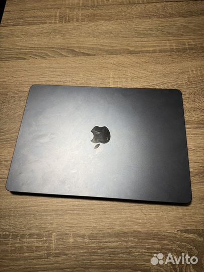 MacBook Air 13 2022 m2 почти новый 10 циклов