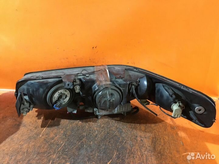 Фара правая Cadillac Seville STS ксенон