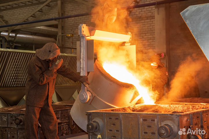 Литейщик на машинах для литья под давлением