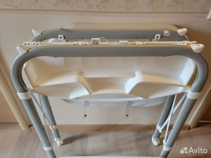 Пеленальный столик с ванночкой CAM