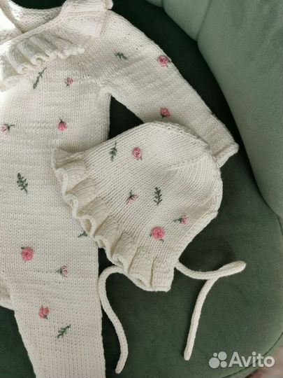 Вязаный комплект на выписку ручной работы