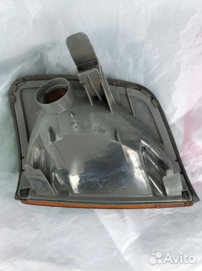 Поворотник Мерседес Бенц W124.Оригинал.Hella