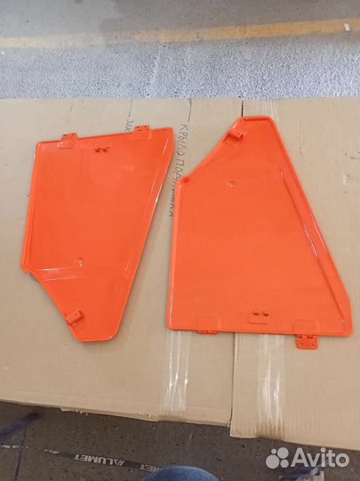 Панель мотоотсека откидная нового образца (уши)