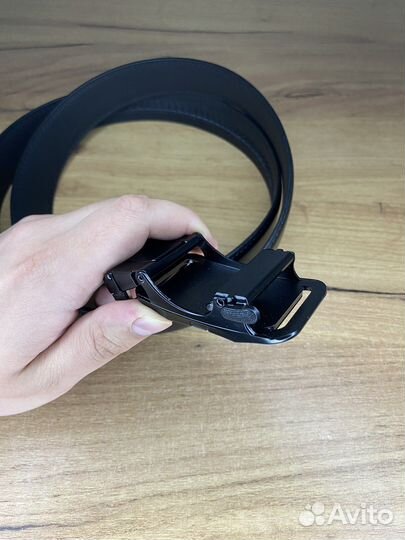 Мужской кожаный ремень