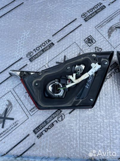 Фонарь в крышку багажника Toyota Camry v55