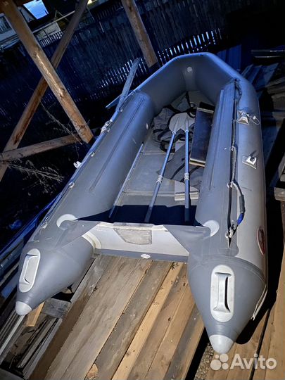 Продам лодку с мотором