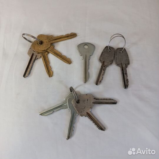 Ключи от дверного замка болванки