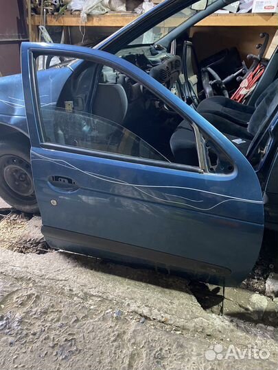 Стекло FR Рено Меган 1