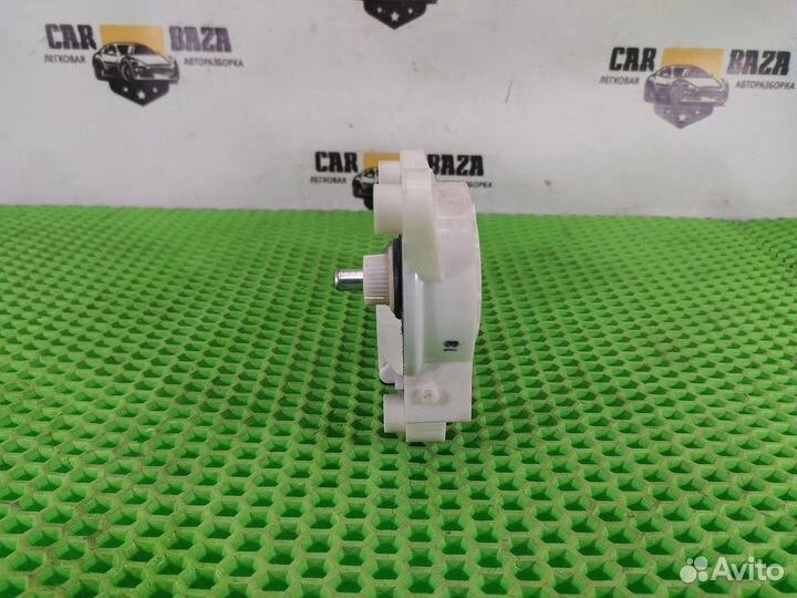 Моторчик стеклоподъемника передний правый R