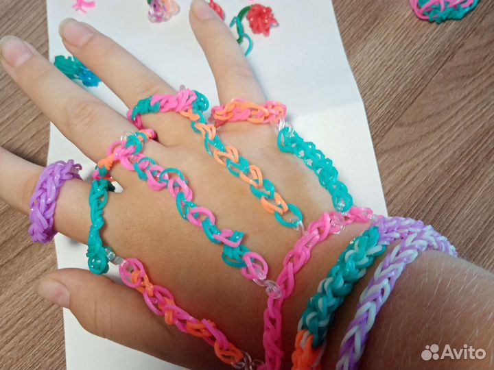 Браслетики фигурки перчатки из резинок