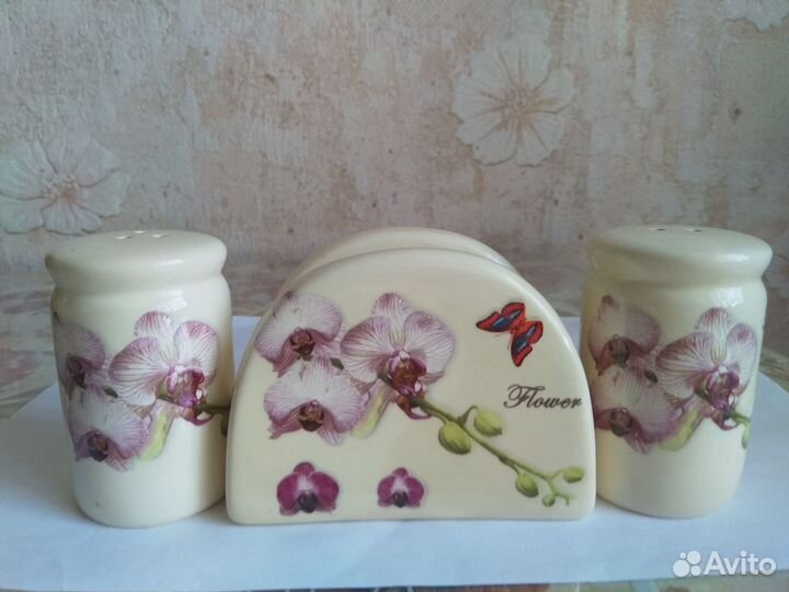 Набор - салфетница, солонка, перечница