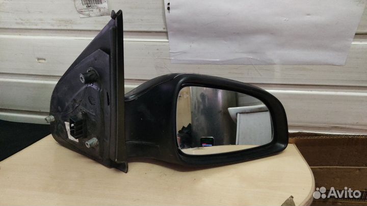 Зеркало наружное правое на Opel Astra H