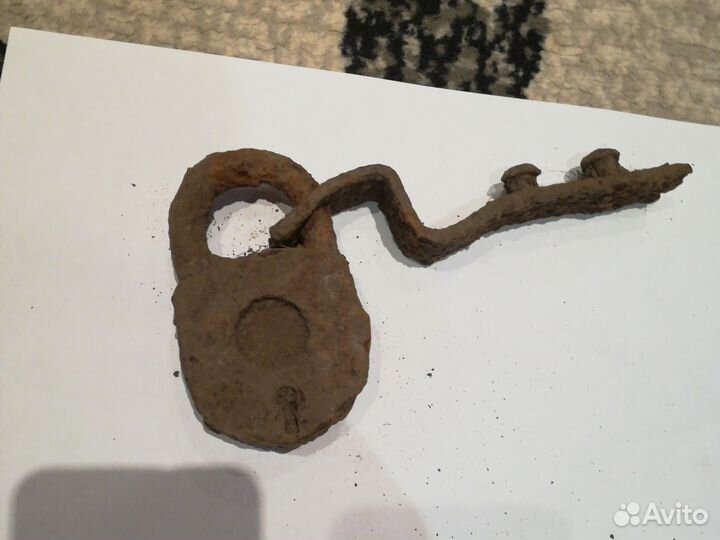 Замок старинный, кованный