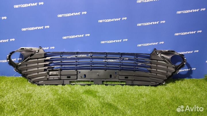 Решетка бампера toyota camry 50 14-17 г.в
