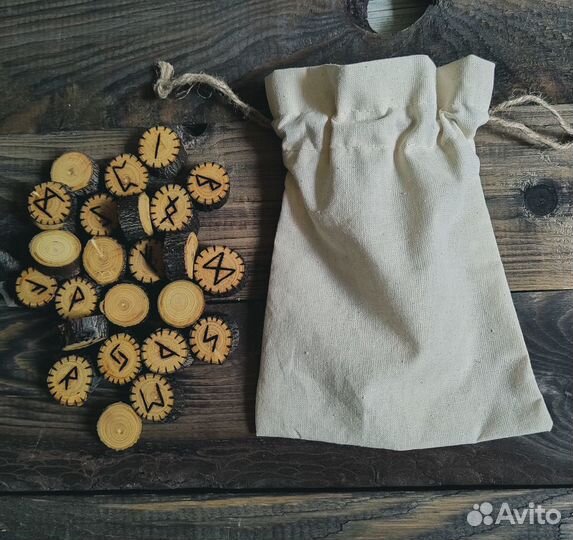 Скандинавские руны старший футарк из ясеня