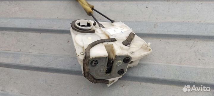 Замок двери на Mazda 6GH