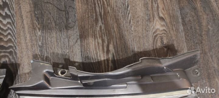 Решетка радиатора Ниссан Марч