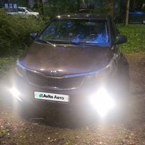 Kia Rio 1.4 AT, 2015, 300 000 км, с пробегом, цена 600 000 руб.