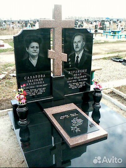 Памятники
