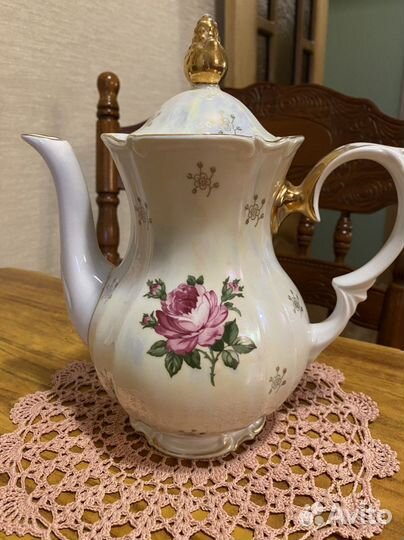 Фарфоровый чайник от сервиз «Роза»