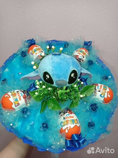 Букет с мягкими игрушками и конфетами