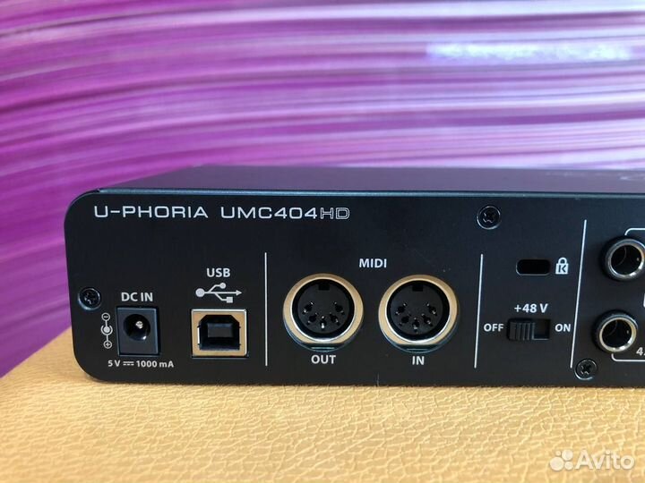 Звуковая карта Behringer UMC404HD