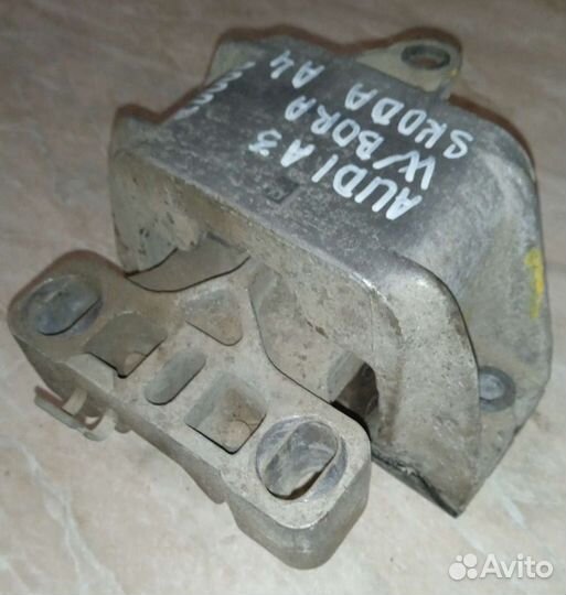 Опора двигателя задняя Skoda Octavia Tour A4