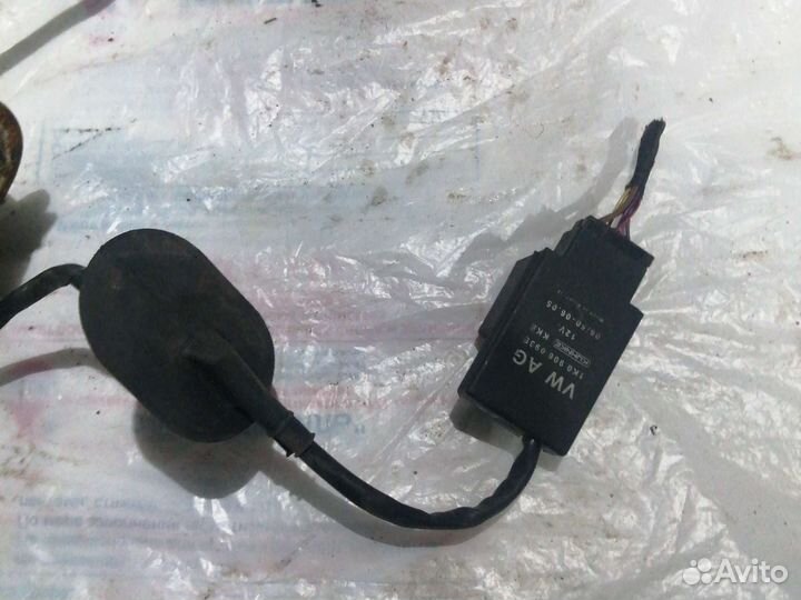 Реле топливного насоса Volkswagen Passat B6