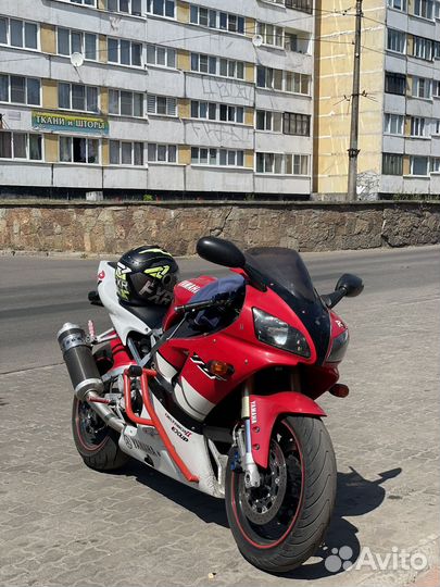 Yamaha YZF R-1