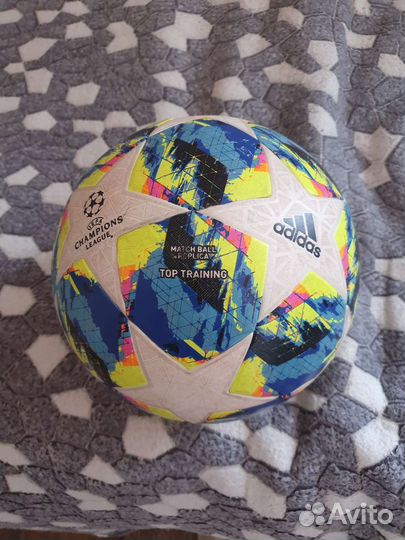 Футбольный мяч adidas
