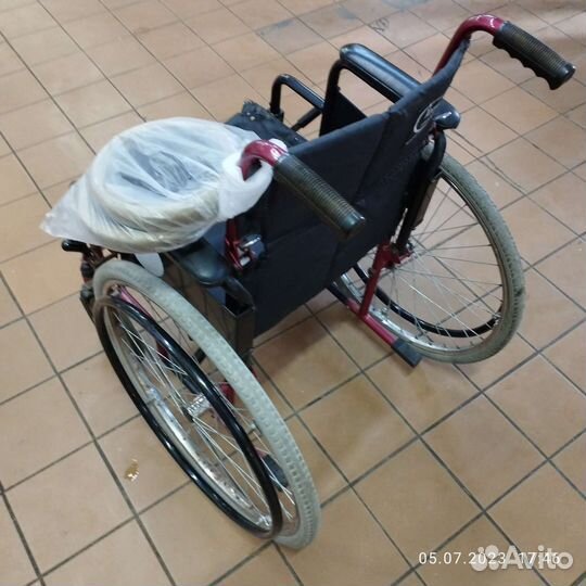 Инвалидная коляска складная бу