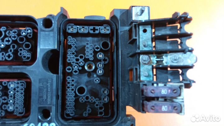 Блок предохранителей для Opel Zafira B