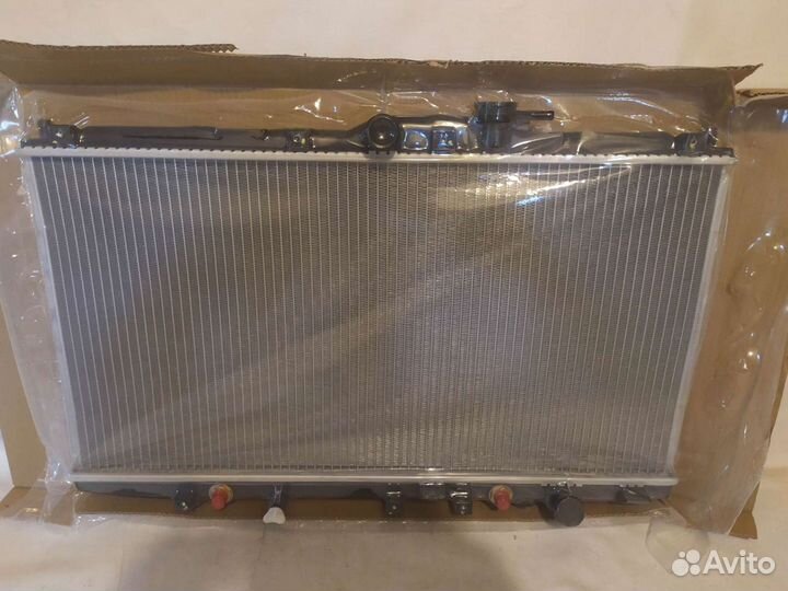 Радиатор охлаждения Honda accord