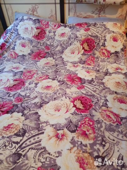 Пледы и покрывало бу