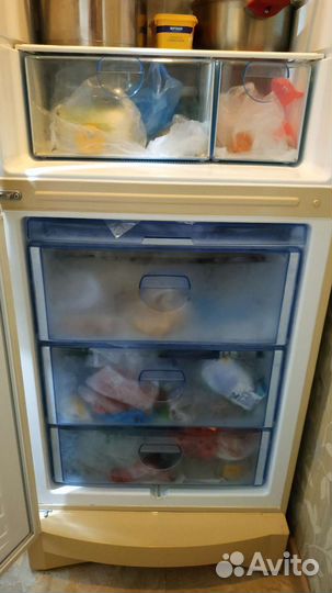 Холодильник Vest Frost двухкамерный