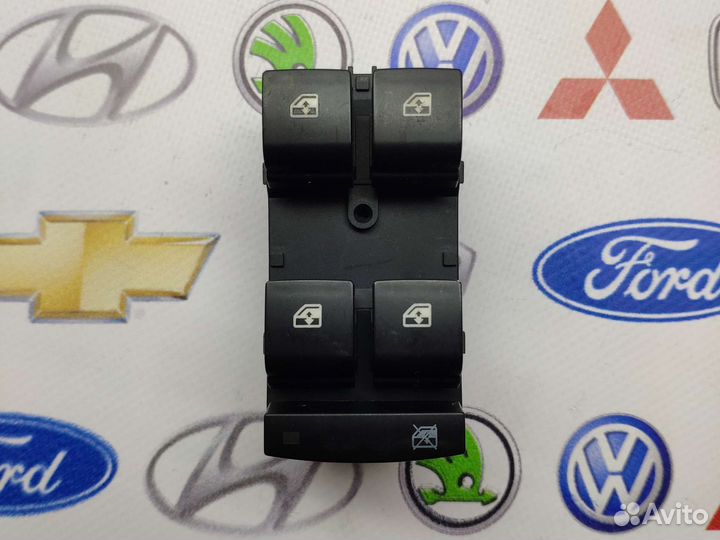 Блок управления стеклоподъемников Chevrolet Cruze