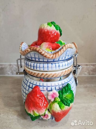 Банка для сыпучих продуктов, сахарница