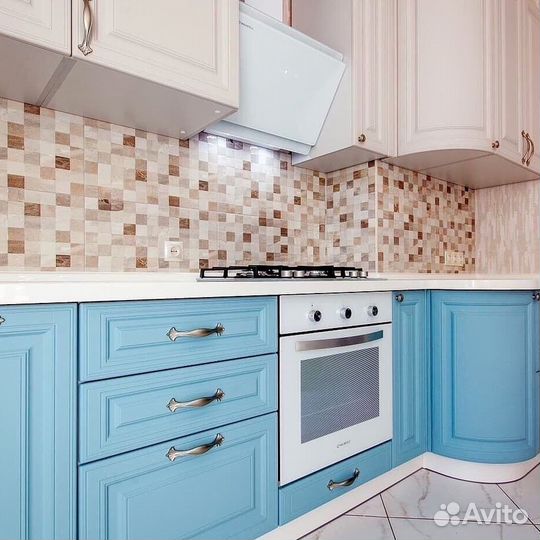 Кухонный гарнитур в современном стиле на заказ