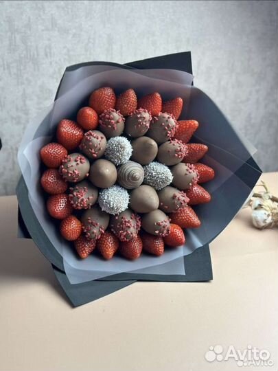 Клубника в шоколаде букет