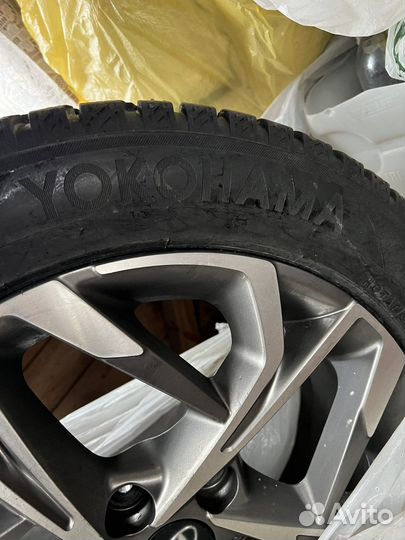 Yokohama Ice Guard Stud IG55 215/55 R17 98T