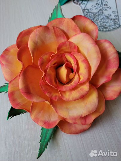 Брошь ручной работы из фоамирана