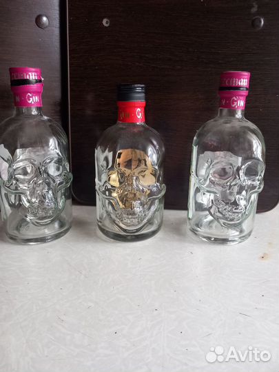 Бутылка стеклянная 0.5л. В виде черепа