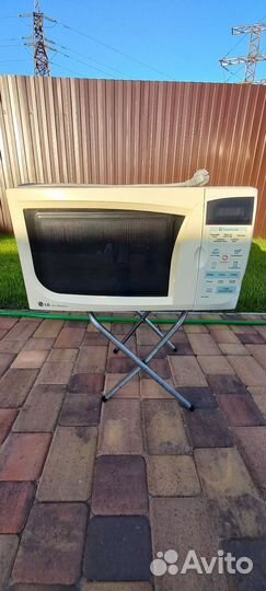 Продаю микроволновую печь