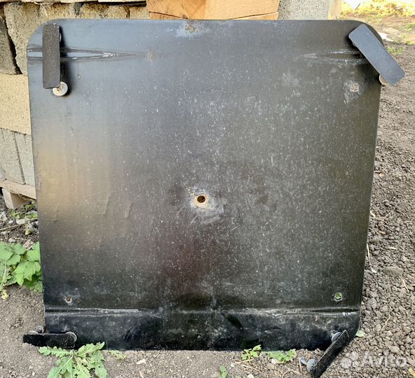 Крепление запасного колеса