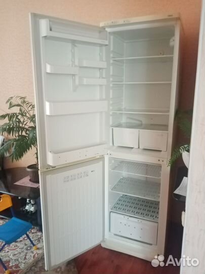 Холодильник с морозильной бу