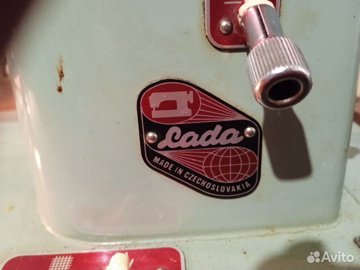 Швейная машина LADA